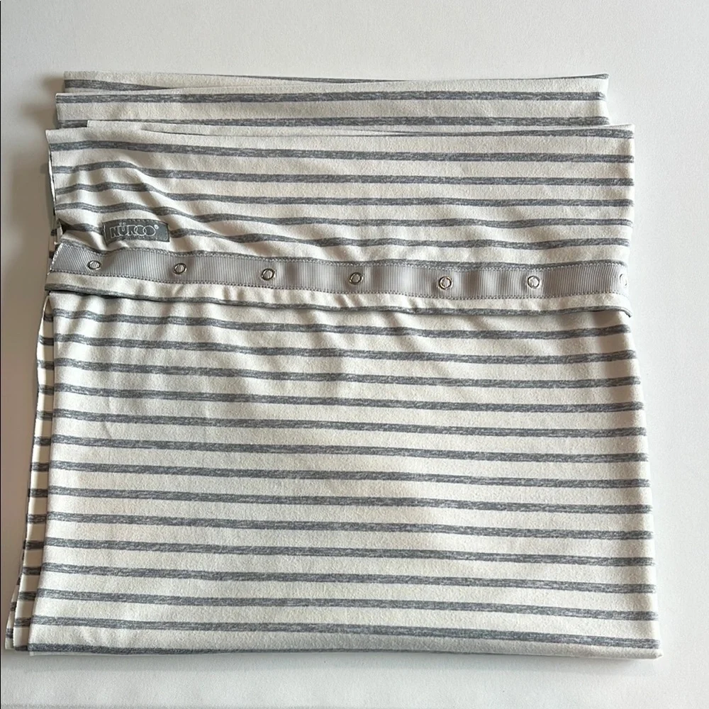 Nuroo - nursing‎ scarf, modesty cover up